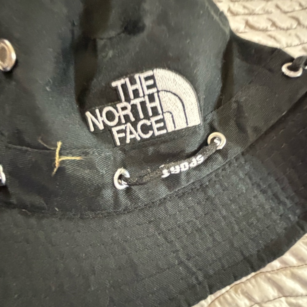 The North Face Classic Bucket Hat - Picture 6 of 9